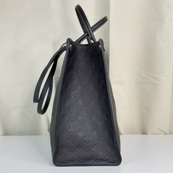 Louis Vuitton Black On The Go GM Shoulder Bag with Classic Monogram Pattern - Picture 4 of 8